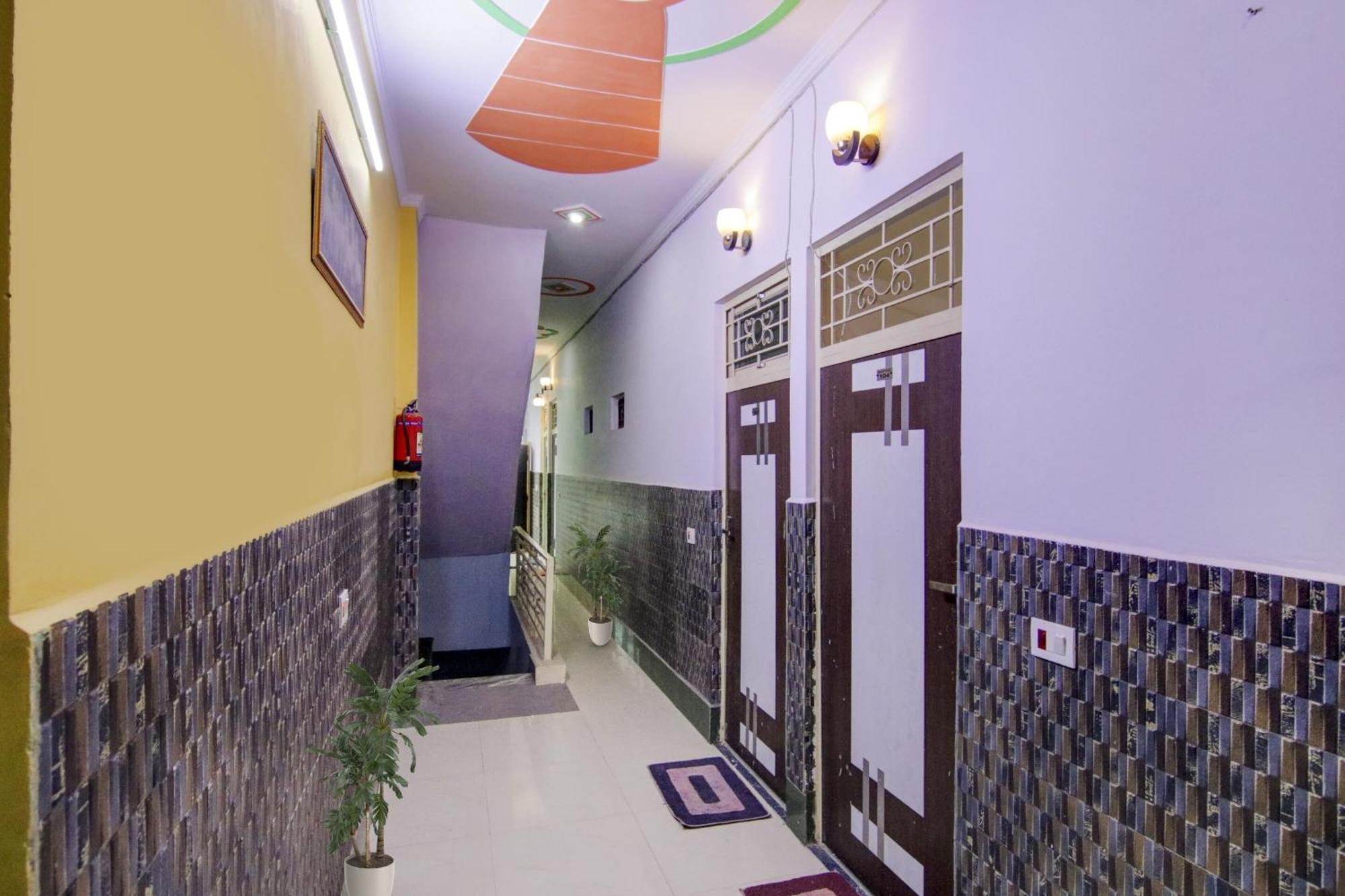 Hotel O S Palace Near Samaypur Badli Metro Station دلهي المظهر الخارجي الصورة